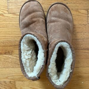 Brown UGG boots with fur inside